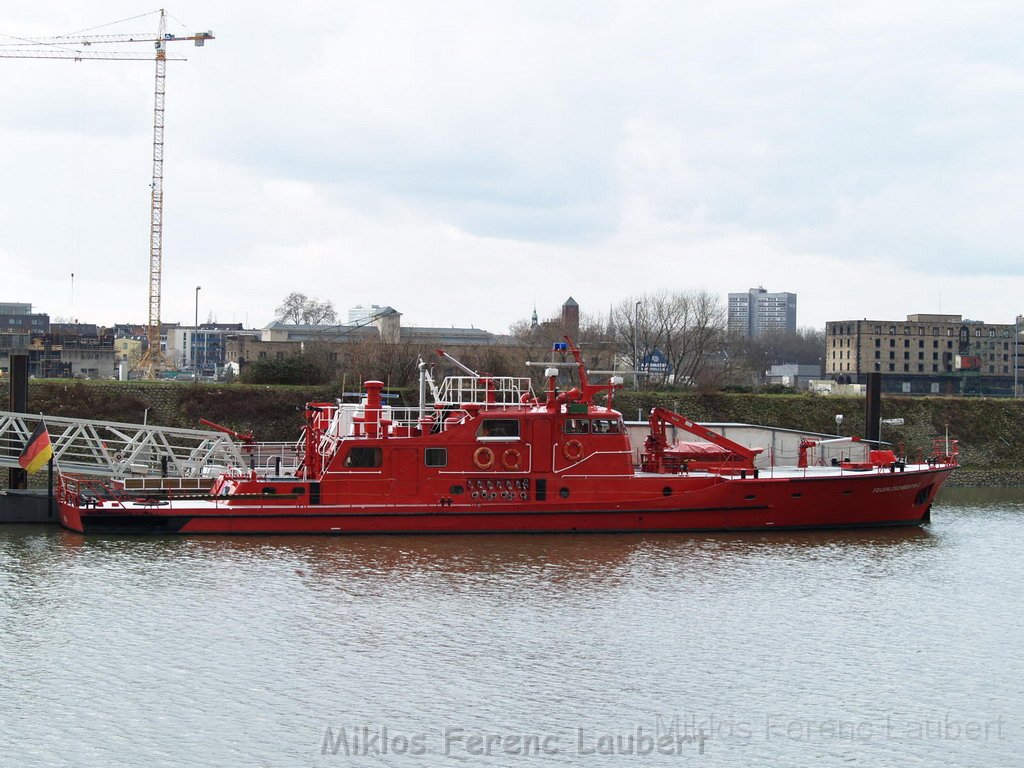 Feuerloeschboot 10-2      P109.JPG